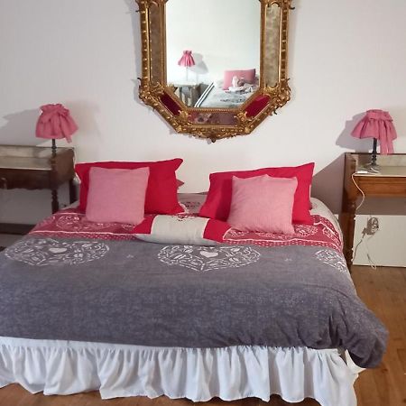 Bed and Breakfast Les Demeures De La Laigne Allas-Bocage Exterior foto