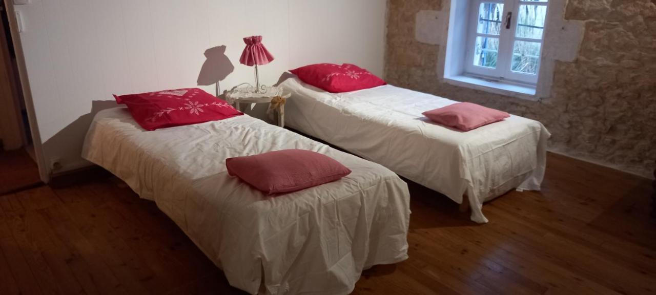 Bed and Breakfast Les Demeures De La Laigne Allas-Bocage Exterior foto