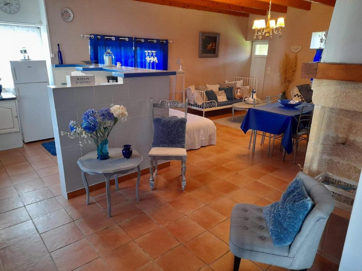 Bed and Breakfast Les Demeures De La Laigne Allas-Bocage Exterior foto