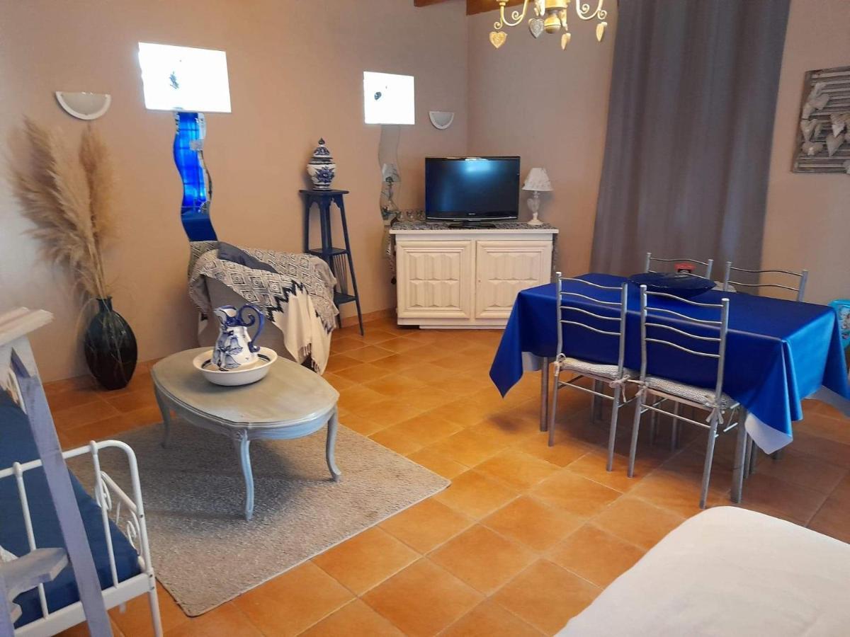 Bed and Breakfast Les Demeures De La Laigne Allas-Bocage Exterior foto