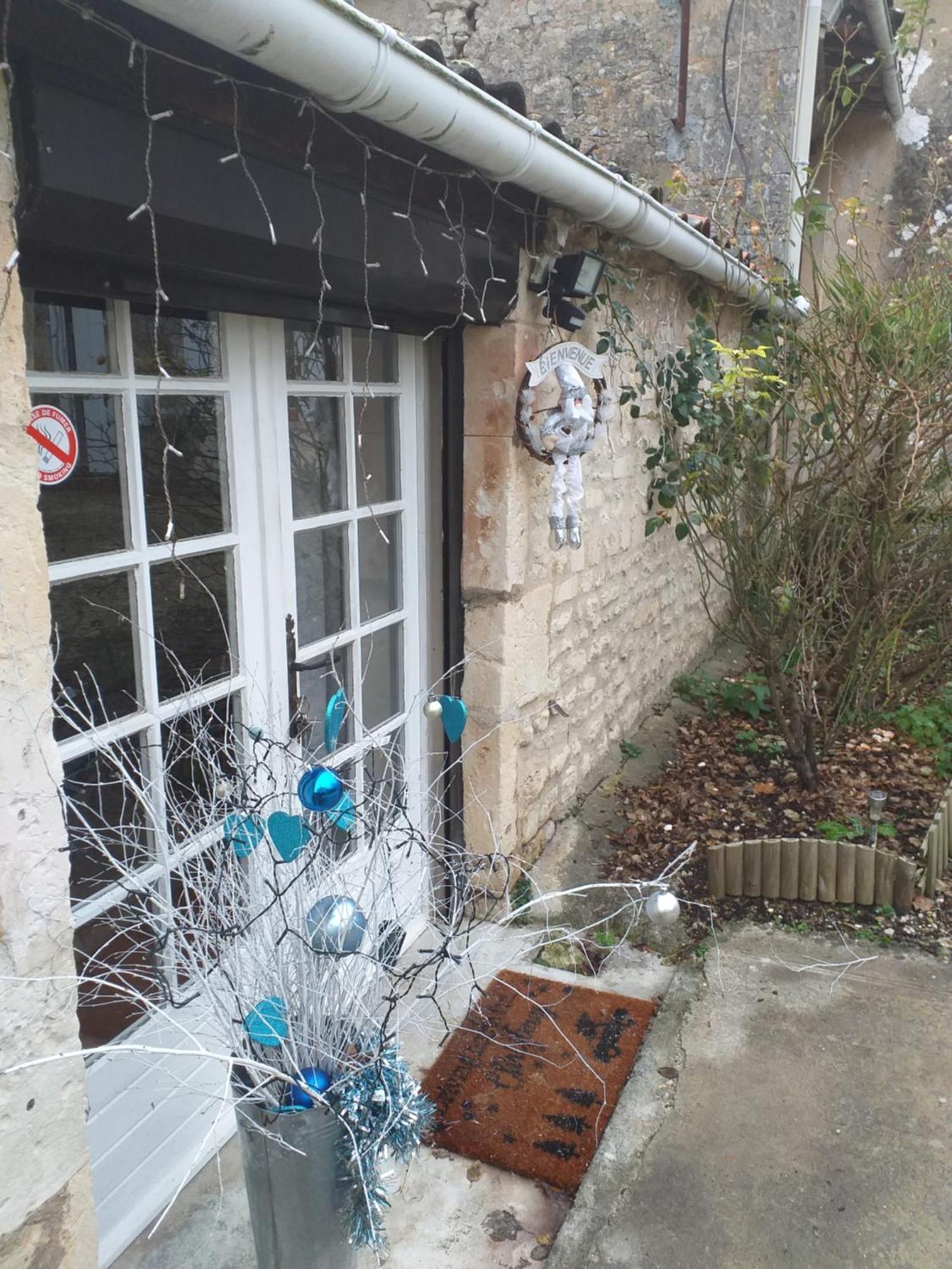 Bed and Breakfast Les Demeures De La Laigne Allas-Bocage Exterior foto