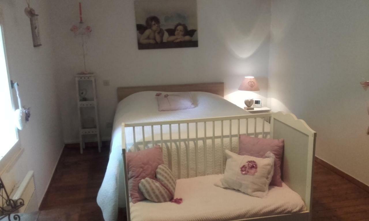 Bed and Breakfast Les Demeures De La Laigne Allas-Bocage Exterior foto