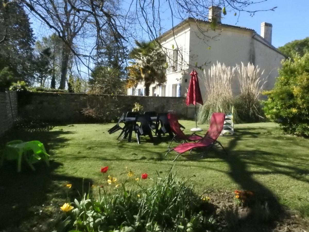 Bed and Breakfast Les Demeures De La Laigne Allas-Bocage Exterior foto