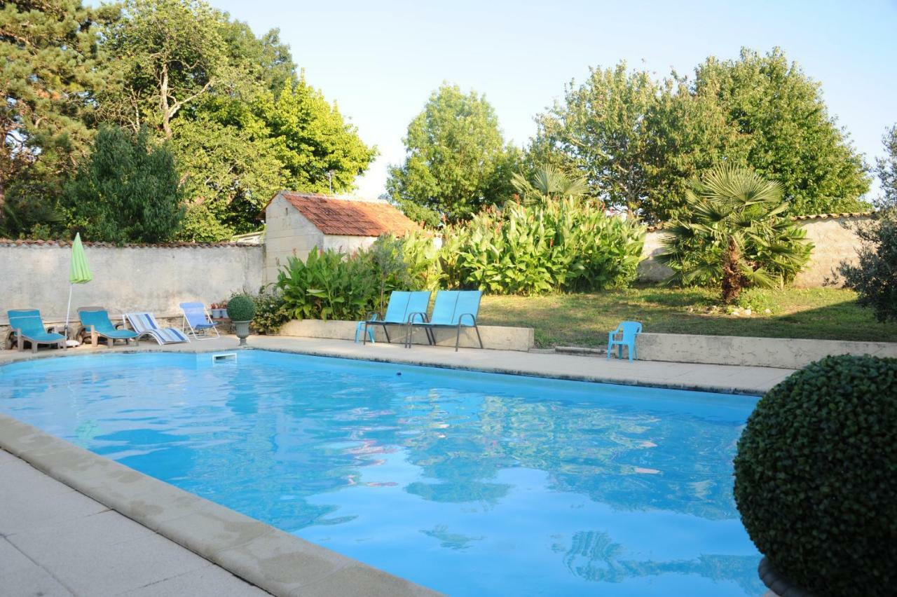 Bed and Breakfast Les Demeures De La Laigne Allas-Bocage Exterior foto