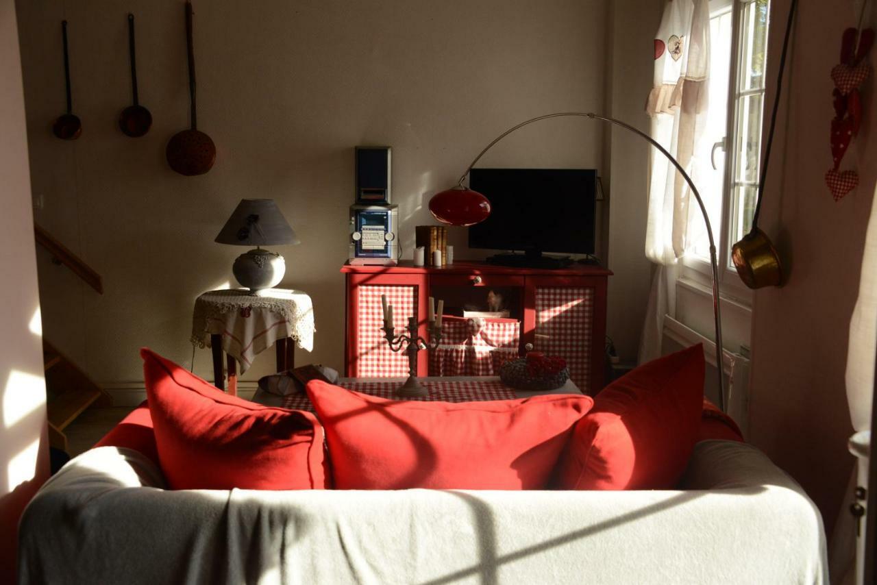 Bed and Breakfast Les Demeures De La Laigne Allas-Bocage Exterior foto