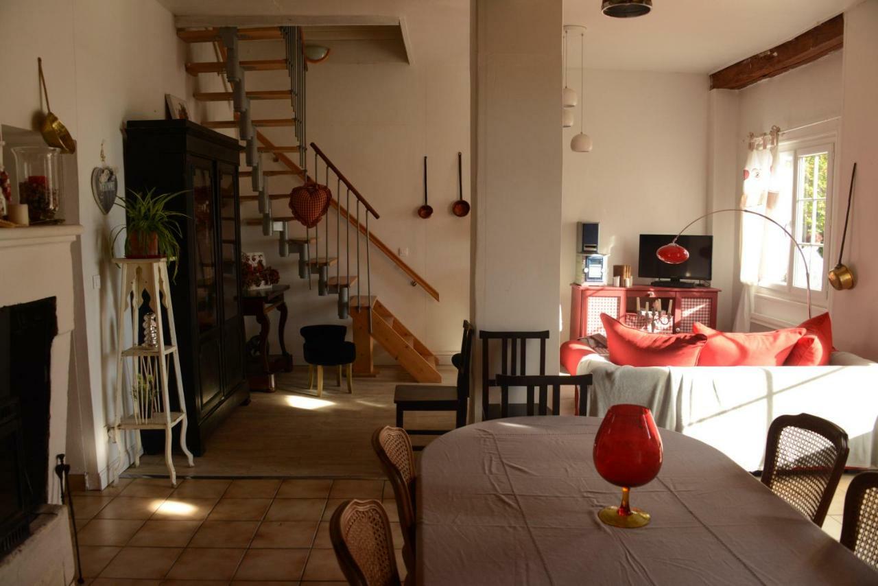 Bed and Breakfast Les Demeures De La Laigne Allas-Bocage Exterior foto