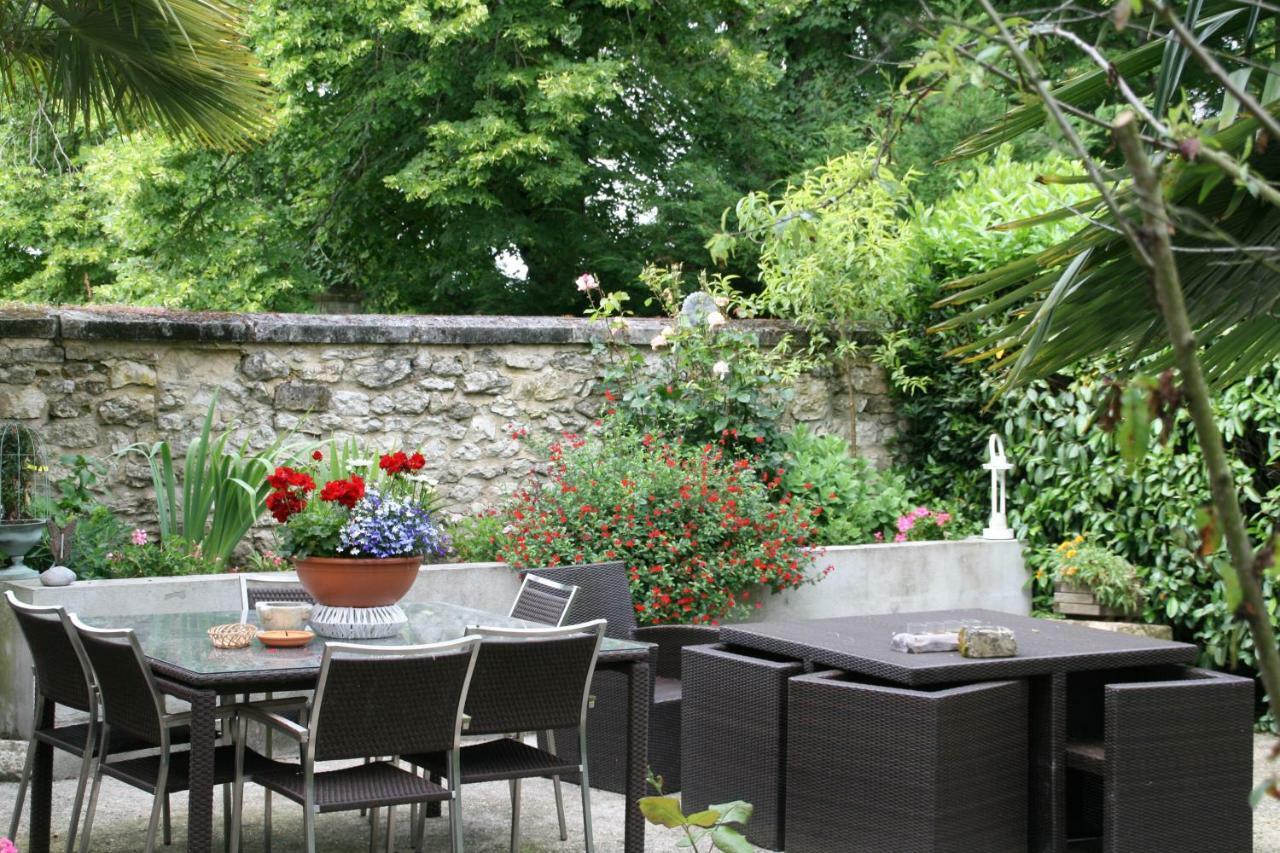 Bed and Breakfast Les Demeures De La Laigne Allas-Bocage Exterior foto