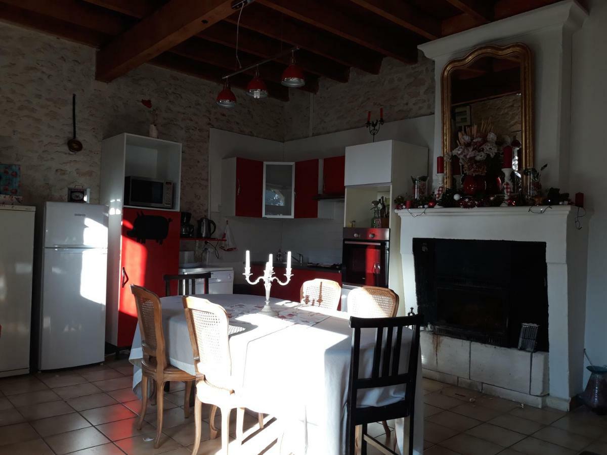 Bed and Breakfast Les Demeures De La Laigne Allas-Bocage Exterior foto