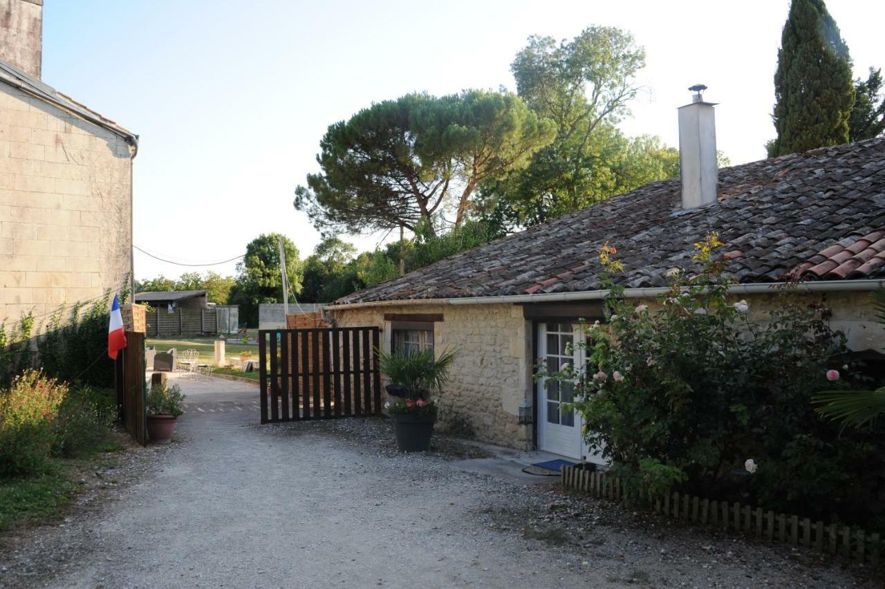 Bed and Breakfast Les Demeures De La Laigne Allas-Bocage Exterior foto