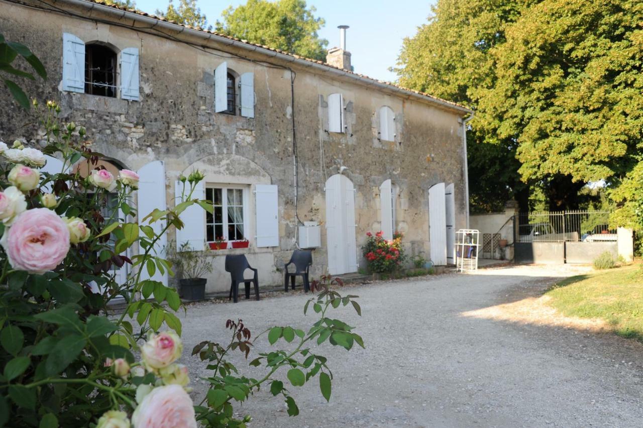 Bed and Breakfast Les Demeures De La Laigne Allas-Bocage Exterior foto