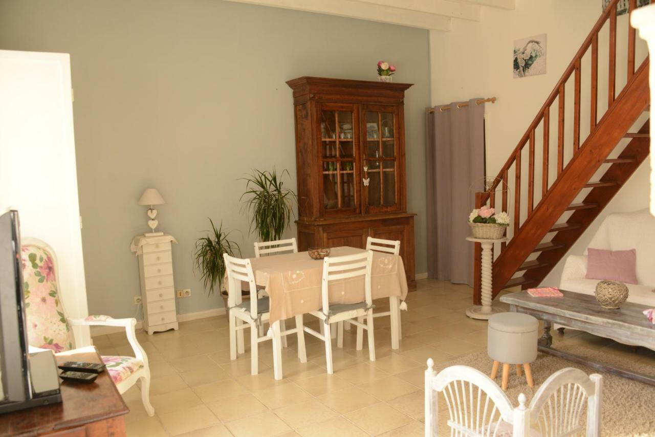 Bed and Breakfast Les Demeures De La Laigne Allas-Bocage Exterior foto