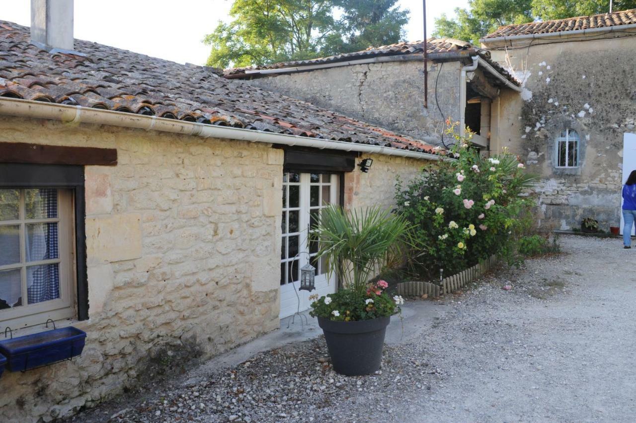 Bed and Breakfast Les Demeures De La Laigne Allas-Bocage Exterior foto